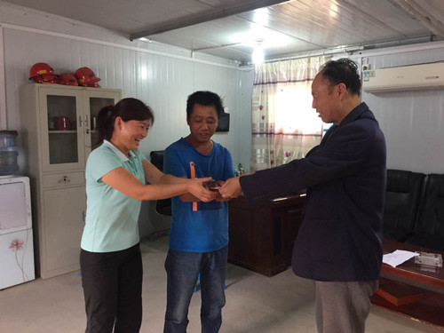 “金秋助學(xué)”，礦建二公司在行動