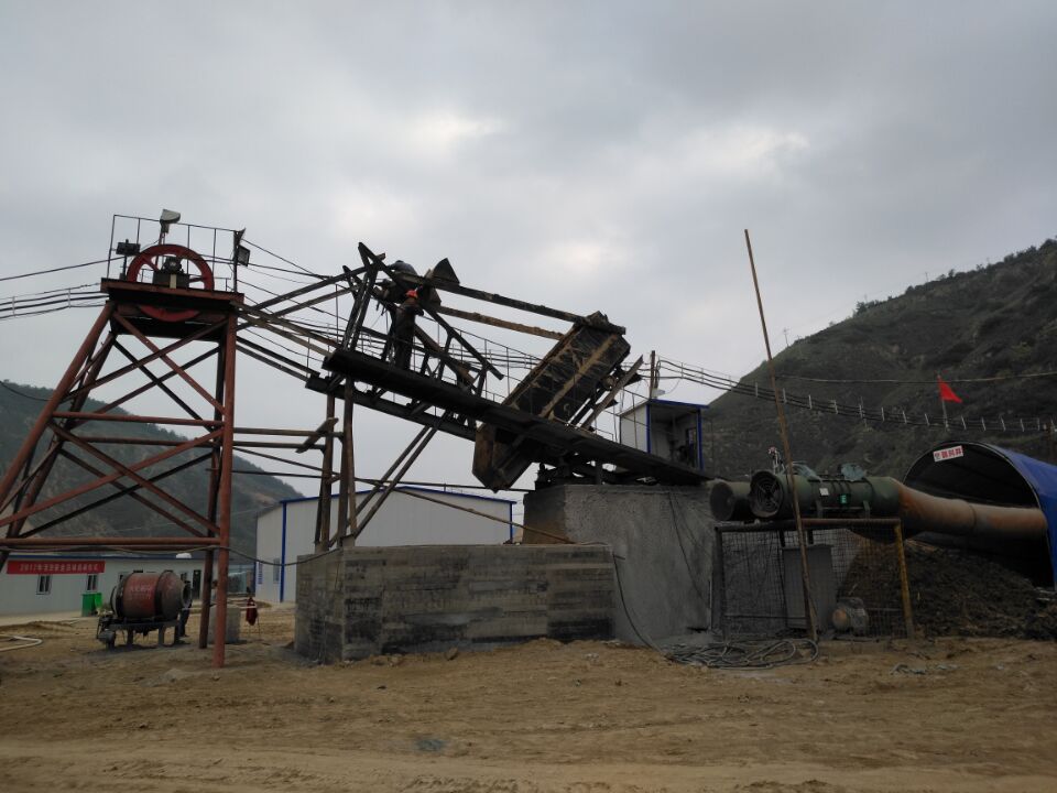 礦建二公司車村礦一號斜井井筒掘砌工程提升系統(tǒng)試運營開始