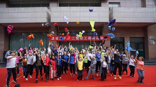 瞧，他們嗨瘋了！