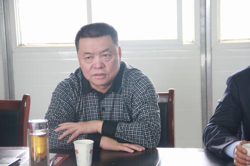 陜煤集團(tuán)總經(jīng)理助理、建設(shè)集團(tuán)聯(lián)合黨委書記、董事長寧興剛節(jié)日期間深入銅煤公司施工生產(chǎn)一線視察慰問