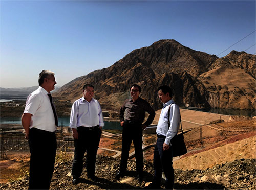 董事長(zhǎng)寧興剛節(jié)前赴海外慰問(wèn)指導(dǎo)