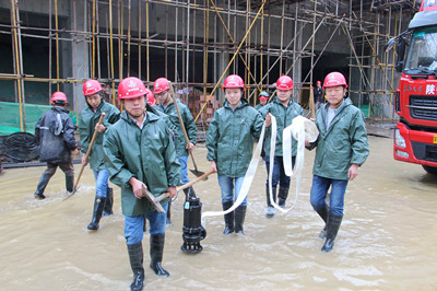 節(jié)日堅(jiān)守保安全 雨季三防勇當(dāng)先