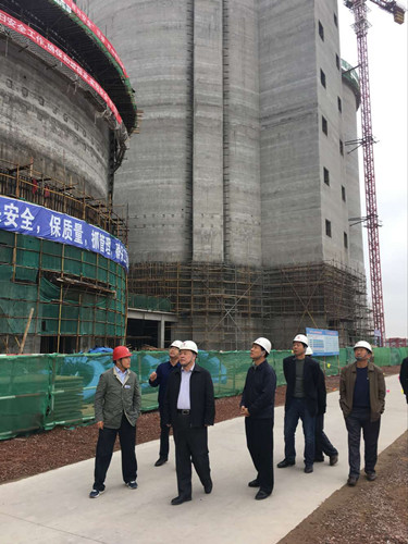 陜煤集團(tuán)總經(jīng)理助理、建設(shè)集團(tuán)聯(lián)合黨委書記、董事長寧興剛一行中秋節(jié)深入天工公司土建第二項(xiàng)目部走訪慰問