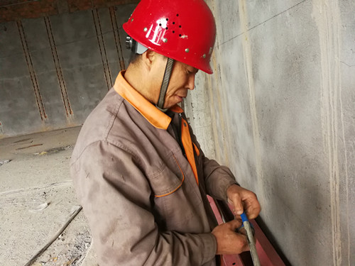 一個(gè)踏踏實(shí)實(shí)的“犁地?！?></div>
                                <div   id=