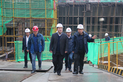 建設(shè)集團(tuán)董事長(zhǎng)寧興剛深入漢中分公司天漢坊項(xiàng)目視察指導(dǎo)工作