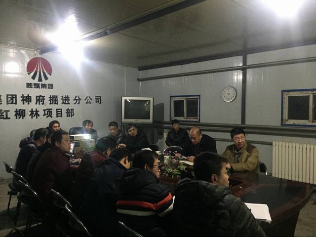 掘進公司領(lǐng)導下基層帶頭宣講十九大