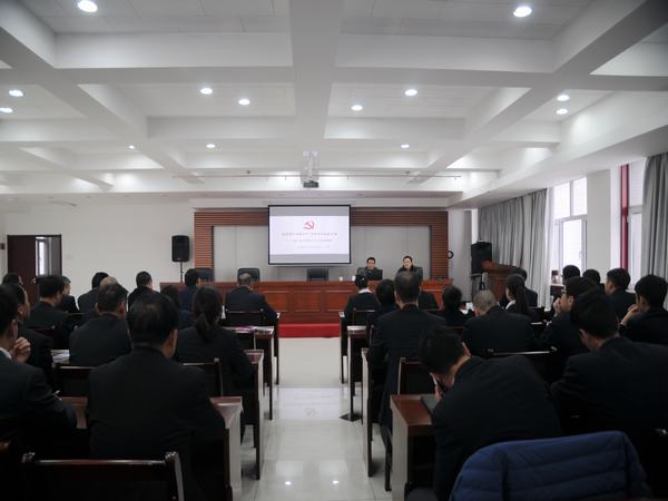 建設(shè)集團副總經(jīng)理王明智深入掘進公司講黨課