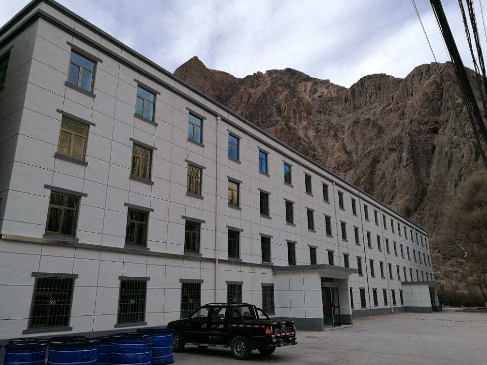 機(jī)電安裝公司酒鋼項(xiàng)目部宿舍樓維修工程順利通過驗(yàn)收