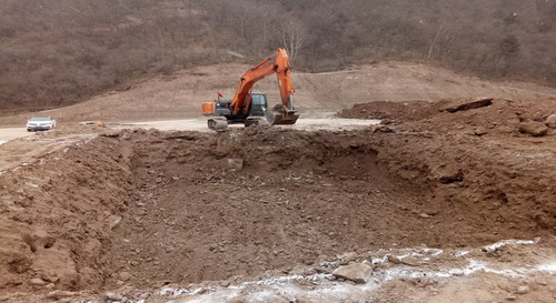 銅川分公司冶坪煤礦矸石倉(cāng)、通風(fēng)機(jī)房配電室等工程順利開工