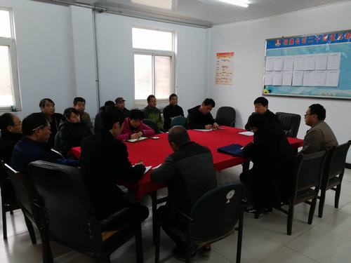 銅煤公司基層項(xiàng)目部員工熱學(xué)熱議全國(guó)“兩會(huì)”精神