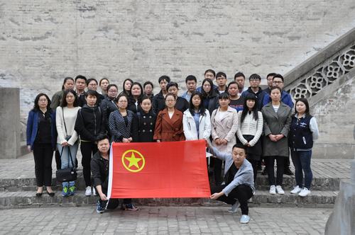 韓城分公司開(kāi)展“緬懷革命先烈、弘揚(yáng)愛(ài)國(guó)主義精神”團(tuán)員青年掃墓活動(dòng)