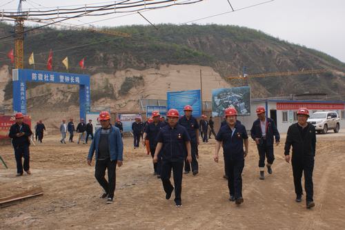 延能集團(tuán)黨委書(shū)記、董事長(zhǎng)劉浩興一行蒞臨視察陜煤建設(shè)集團(tuán)礦建二公司車村項(xiàng)目部