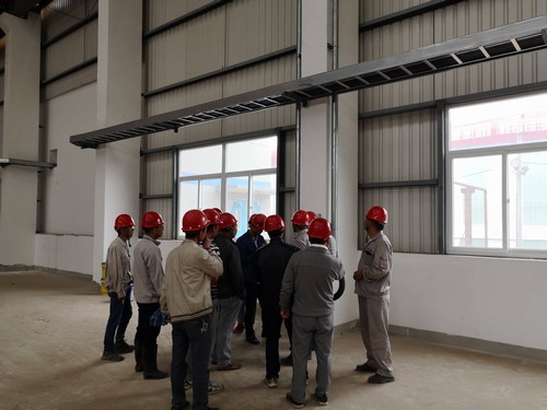 銅煤公司承建的年產(chǎn)30萬噸鋁鎂合金項目氧化鋁1#倉庫順利通過預驗收