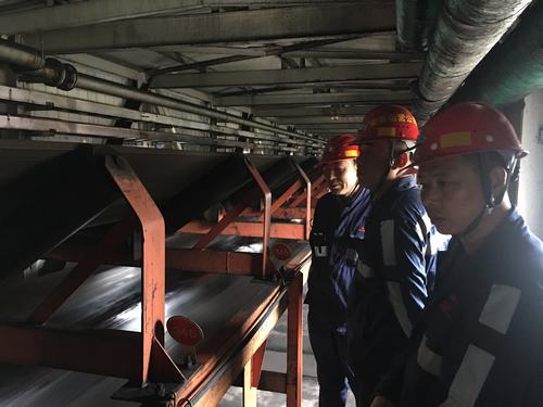 洗選煤運(yùn)營公司檸條塔運(yùn)營項(xiàng)目部機(jī)電運(yùn)輸安全生產(chǎn)專項(xiàng)活動正在進(jìn)行中