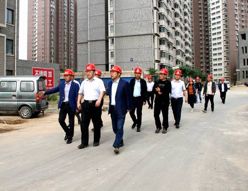 寧興剛、王明智一行深入銅煤1#、2#住宅小區(qū)施工現(xiàn)場(chǎng)調(diào)研指導(dǎo)工作