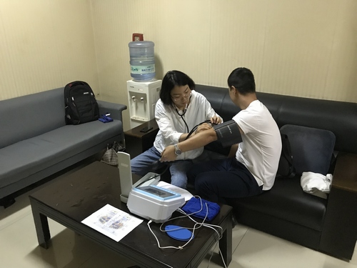 陜煤建設路橋分公司心系職工健康開展中醫(yī)義診理療活動