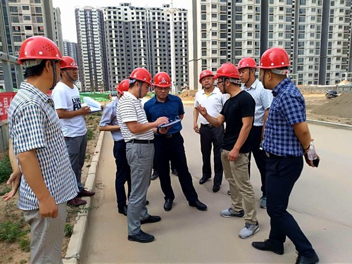 王明智深入銅煤1#、2#號(hào)小區(qū)施工現(xiàn)場(chǎng)檢查指導(dǎo)工作