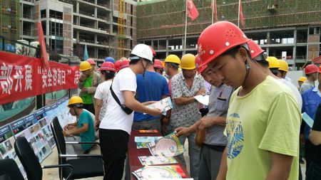 陜煤建設(shè)天工公司開展安全生產(chǎn)月咨詢活動為安全生產(chǎn) “充電”