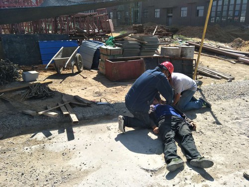 陜煤建設(shè)中煤公司：“安全第一 防范為先”開(kāi)展觸電應(yīng)急演練