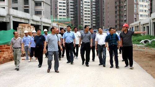 銅川礦業(yè)公司領(lǐng)導(dǎo)深入銅煤1#、2#小區(qū)施工現(xiàn)場(chǎng)調(diào)研指導(dǎo)項(xiàng)目建設(shè)工作