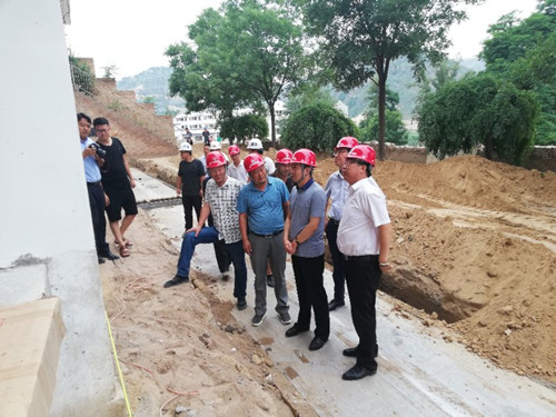 陜煤集團(tuán)總經(jīng)理助理、榆林合力產(chǎn)業(yè)扶貧公司董事長(zhǎng)范京道蒞臨陜煤建設(shè)天工公司清澗紅棗深加工項(xiàng)目視察指導(dǎo)工作
