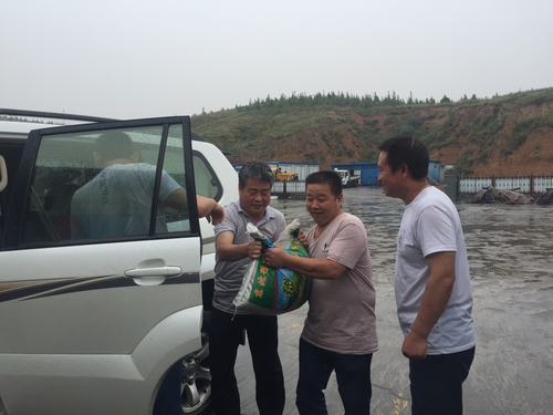 陜煤建設(shè)掘進(jìn)公司：送清涼 送一份誠(chéng)摯的關(guān)懷