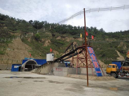 陜煤建設(shè)礦建二公司車村項(xiàng)目部主斜井成功穿過3-2煤層