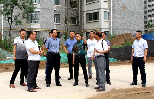 銅川礦業(yè)公司領(lǐng)導(dǎo)深入銅煤1#、2#小區(qū)施工現(xiàn)場(chǎng)回訪檢查項(xiàng)目建設(shè)工作