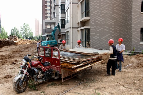 炎炎夏日，擋不住他們火一樣的工作熱情