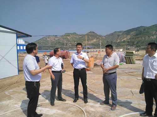 榆林合力產(chǎn)業(yè)扶貧公司總經(jīng)理李勇一行蒞臨陜煤建設(shè)天工公司清澗紅棗深加工項目檢查指導(dǎo)工作