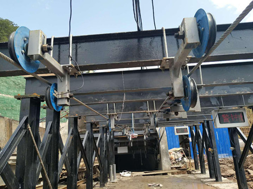 陜煤建設(shè)機電安裝公司:冶坪煤礦“猴車”裝置開始試運行