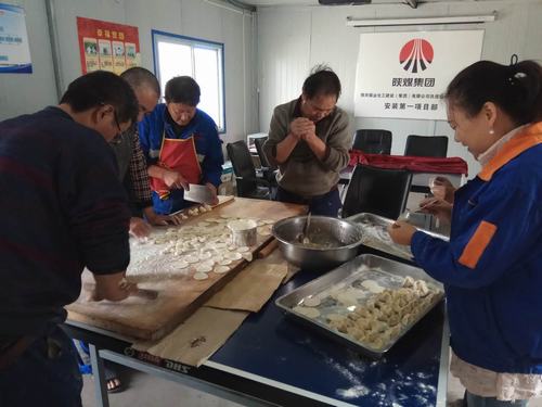 陜煤建設(shè)洗選煤運營公司安裝第一項目部：迎中秋、包餃子、暖人心