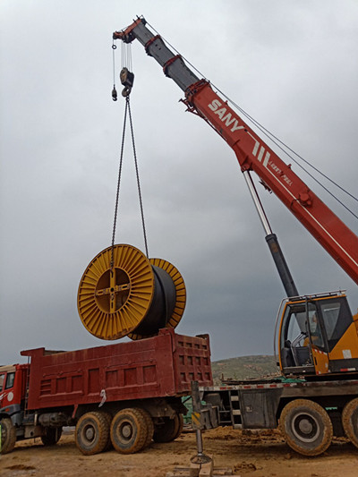 陜煤建設機電安裝公司承建的沙梁礦主斜井高壓動力電纜敷設順利完成