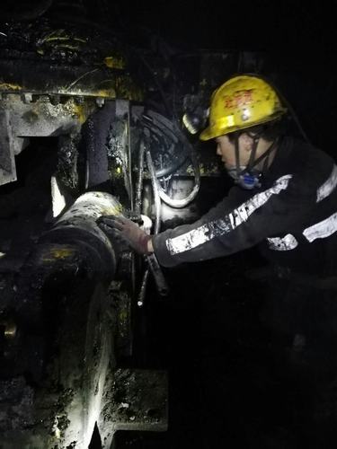 陜煤建設(shè)掘進(jìn)公司：紅柳林項(xiàng)目部輔運(yùn)巷道標(biāo)準(zhǔn)貫通不留尾