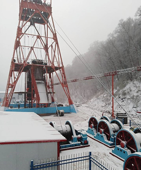 風雪中鏖戰(zhàn)關(guān)山