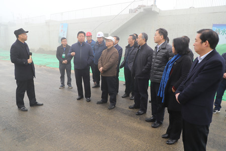 漢中市市長(zhǎng)方紅衛(wèi)視察陜煤建設(shè)漢中分公司鋪鎮(zhèn)污水廠截污干管項(xiàng)目