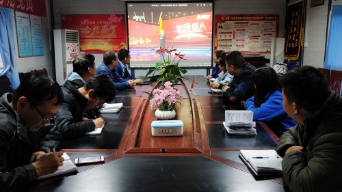 陜煤建設(shè)澄合分公司第十一項(xiàng)目部組織職工觀看《平“語”近人—習(xí)近平總書記用典》
