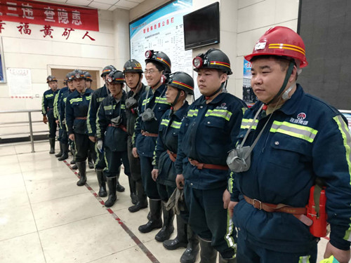 春節(jié)，堅(jiān)守是最美“敬業(yè)?！?></div>
                                <div   id=