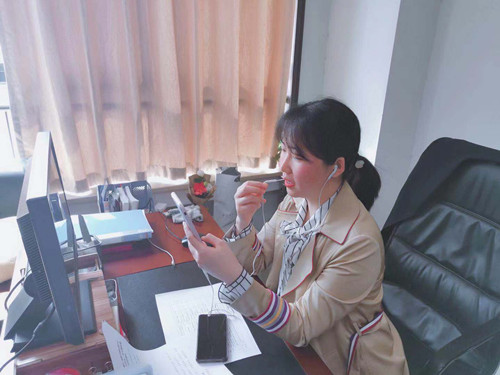 陜煤建設(shè)天工公司“逐夢新時(shí)代?巾幗綻芳華”女工經(jīng)典誦讀活動成功舉辦