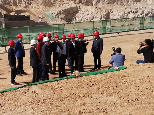 銅川市委書記楊長亞一行蒞臨陜煤建設(shè)銅煤公司承建的年產(chǎn)20萬噸固體廢物收集、貯運及預(yù)處理項目檢查指導(dǎo)工作