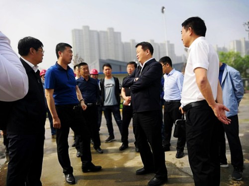 渭南市副市長郭柱國一行蒞臨禮悅閣精品住宅小區(qū)項目檢查指導(dǎo)工作