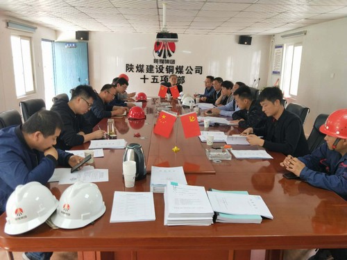 陜煤建設(shè)銅煤公司第十五項目部承建的藍(lán)山水岸（南區(qū)）13#樓順利通過主體驗收