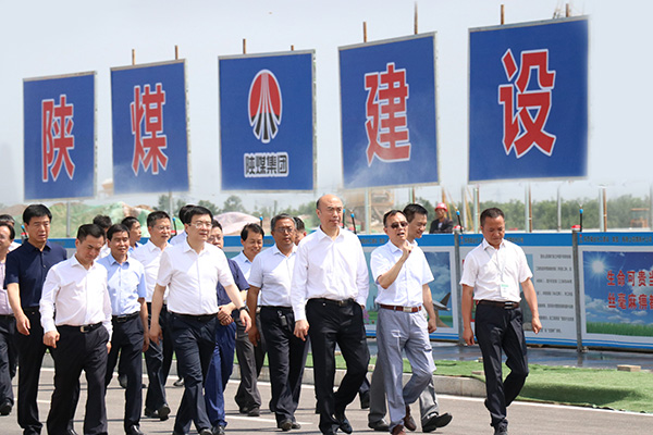 陜西省委副書記、省長劉國中一行深入陜煤建設渭南分公司南京金龍電動車項目視察工作