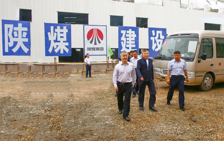 陜西省國資委黨委書記鄒展業(yè)、黨委副書記郁偉、陜煤集團黨委書記、董事長楊照乾一行慰問陜煤建設天工公司項目部