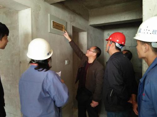 陜煤建設(shè)銅煤公司第三項(xiàng)目部承建的銅煤一號(hào)雪松林4、5#樓順利通過(guò)竣工驗(yàn)收