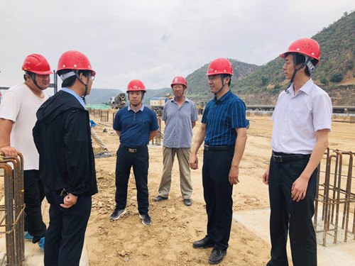 轉(zhuǎn)變作風(fēng)求實(shí)效，現(xiàn)場督戰(zhàn)解難題