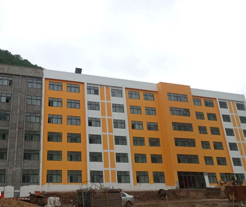 陜煤建設(shè)銅川公司冶坪煤礦單身宿舍及救護(hù)隊(duì)綜合樓工程順利移交