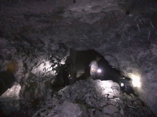 陜煤建設(shè)礦建二公司車(chē)村項(xiàng)目部井底行人聯(lián)絡(luò)巷實(shí)現(xiàn)精準(zhǔn)貫通