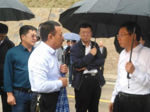 延安市市長(zhǎng)薛占海蒞臨陜煤建設(shè)礦建二公司車村項(xiàng)目部檢查指導(dǎo)工作