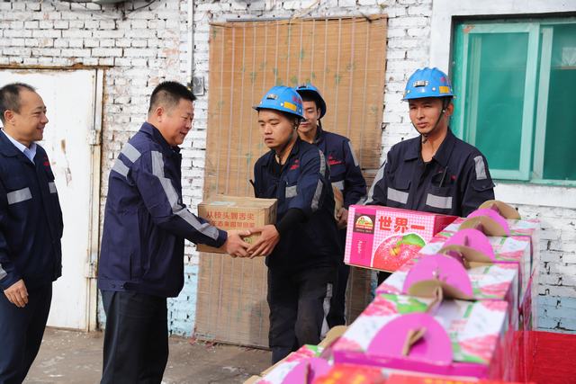 陜煤建設(shè)洗選煤運營公司：中秋慰問暖人心，濃濃溫情話關(guān)懷